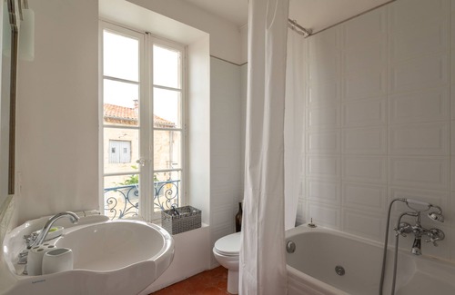 Corneilhan Bed & Breakfast | Discover Les Hauts de Corneilhan - Rated 9.6/10 with Pool