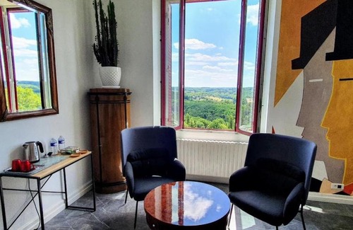 Domme Bed & Breakfast | Guest Rated 9.9: Les Hauts de Domme with Ocean Views