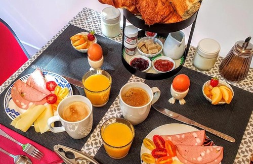 Domme Bed & Breakfast | Guest Rated 9.9: Les Hauts de Domme with Ocean Views