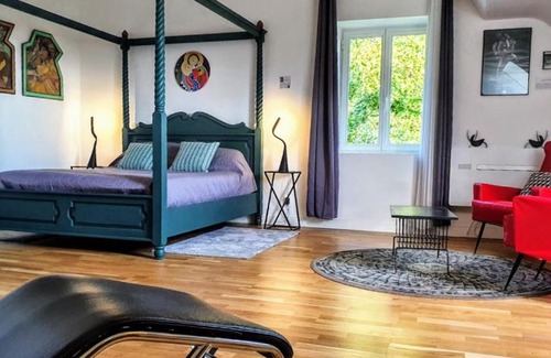 Domme Bed & Breakfast | Guest Rated 9.9: Les Hauts de Domme with Ocean Views