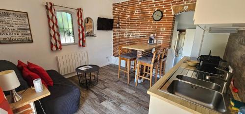 Deyme Bed & Breakfast | Family-Friendly Getaway at Les Hauts de Sames - Rated 9.3