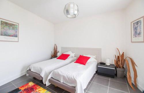 Thiers Villa | Kid-Friendly Escape at Les Hauts de Thiers Hotel