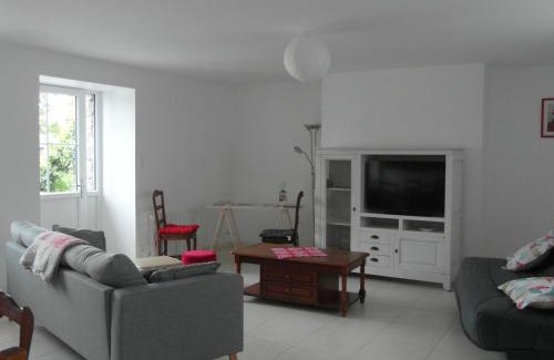 Vains House | Discover Les Hirondelles de la Baie: Family-Friendly Retreat
