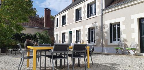 Sassay Bed & Breakfast | Highly Rated Les Hirondelles du Moulin with Family-Friendly Dining