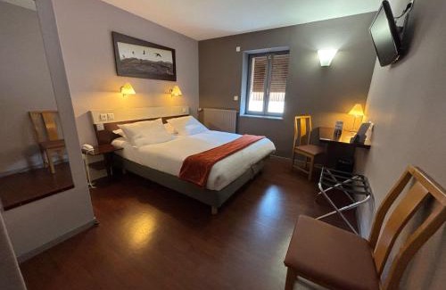 Orcines Hotel | Delightful Stay at Les Hirondelles - Pet Friendly and Accessible