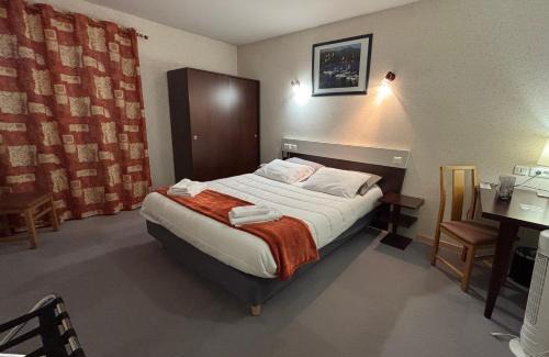 Orcines Hotel | Delightful Stay at Les Hirondelles - Pet Friendly and Accessible