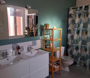 Puyoo Bed & Breakfast | Beachside Retreat at Les Hirondelles with Ocean View Pool