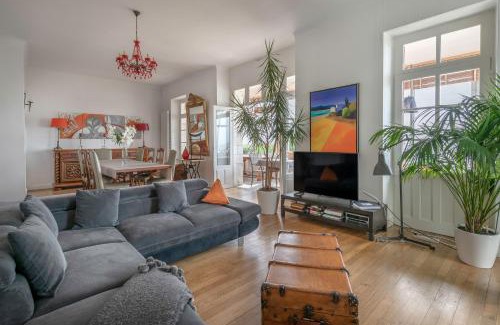 Pornichet House | Elegant Les Hortensias: Oceanfront Charm in La Baule