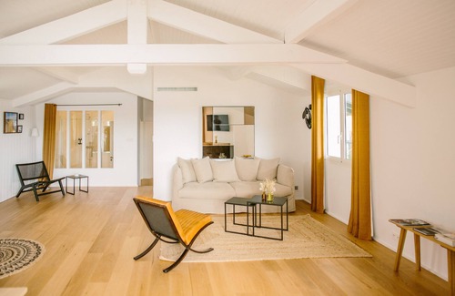 Soorts-Hossegor Hotel | Elegant Les Hortensias Du Lac: 4-Star Pool & Spa Retreat