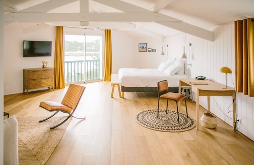 Soorts-Hossegor Hotel | Elegant Les Hortensias Du Lac: 4-Star Pool & Spa Retreat