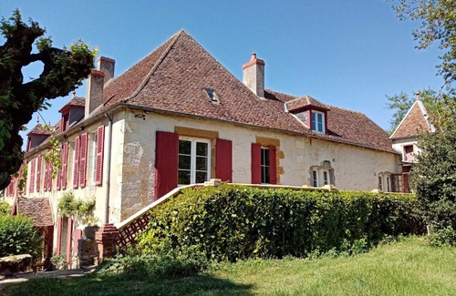 Marzy Bed & Breakfast | Comfortable Stay at Les Indrins - Family & Pet Friendly