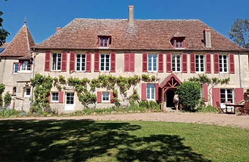 Marzy Bed & Breakfast | Comfortable Stay at Les Indrins - Family & Pet Friendly