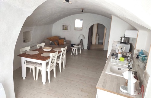 Champeix Apartment | Unforgettable Getaway at Les Insolites de Champeix
