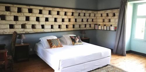 Cheille Ski Chalet | Explore Les INSOLITES DE LA TOUCHE with Oceanview Bliss