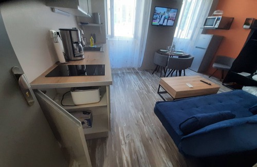 Bourg-Saint-Andeol Apartment | Cozy Retreat at Les IRIS: Family-Friendly Apartment Awaits