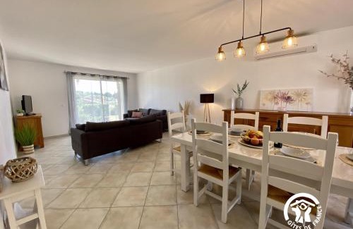Castelnau-d'Aude House | Pet-Friendly Haven at Les Iris - Rated 9.8/10 by Guests