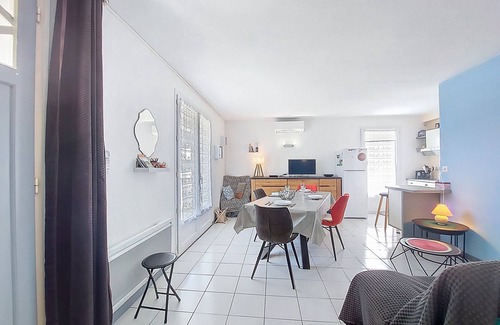 Pontaillac Apartment | Cozy Les Jardins de l'Eden: Oceanfront Spa Retreat