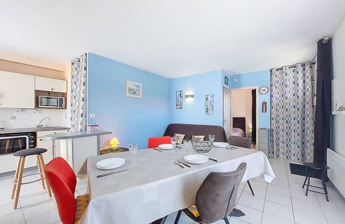 Pontaillac Apartment | Cozy Les Jardins de l'Eden: Oceanfront Spa Retreat