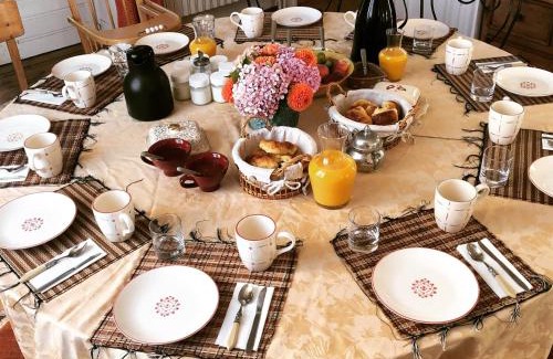 Tarare Bed & Breakfast | Discover Les Jardins de l'Hacienda: Pool & Ocean Views