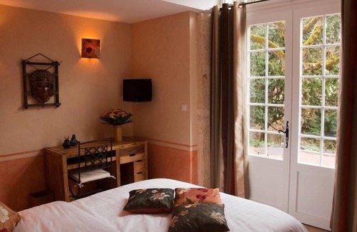 Tarare Bed & Breakfast | Discover Les Jardins de L'hacienda: 9.6/10 & Family-Friendly