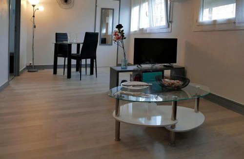 Les 3 Cites Apartment | Discover Les Jardins du Clain: Guest Rated 8.9/10