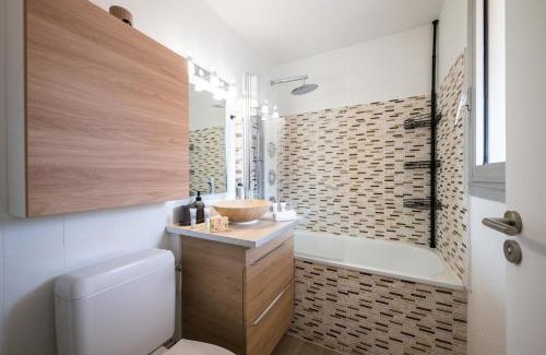 La Celle-sous-Gouzon Apartment | LES JARDINS DU CAP - Piscine - Bord de Mer - Climatisation