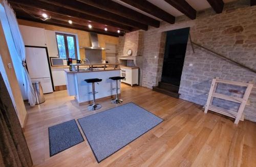 Prisse House | Family-Friendly Les Jyrondelles Prisse with Pet Amenities