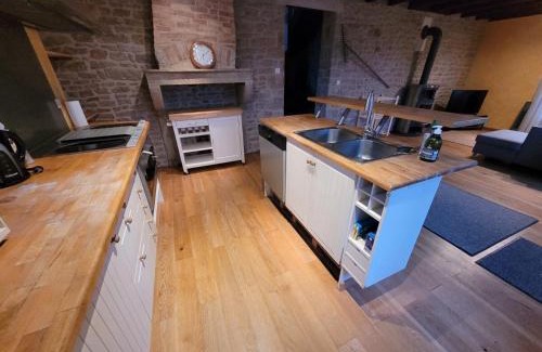 Prisse House | Family-Friendly Les Jyrondelles Prisse with Pet Amenities