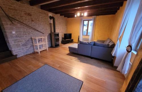 Prisse House | Family-Friendly Les Jyrondelles Prisse with Pet Amenities
