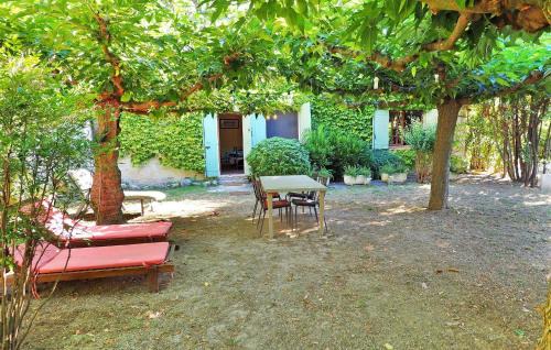 Les Baux-de-Provence House | Pet-Friendly Escape at Les Lauriandes - 10/10 Guest Rated