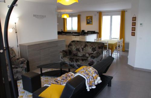 Lavit House | Pet-Friendly Retreat at Les Lauriers de Lomagne - 9.5/10 Rated