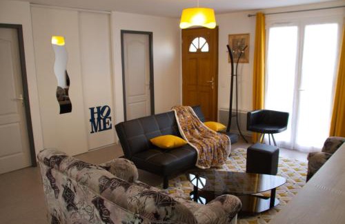 Lavit House | Pet-Friendly Retreat at Les Lauriers de Lomagne - 9.5/10 Rated