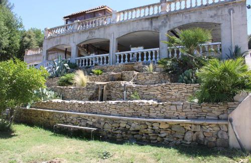 Peyrolles-en-Provence Apartment | Experience Oceanfront Bliss at Les Lauriers de Joelle