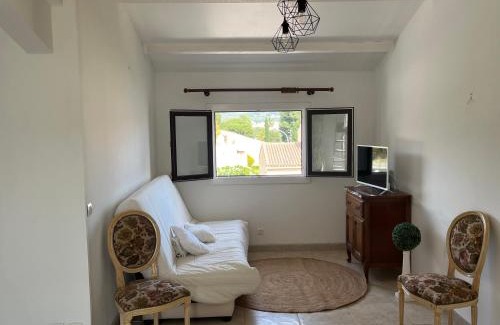 Les Lecques Apartment | Discover Family-Friendly Comfort at Les Lavandes Hotel