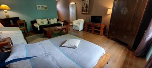 Fontaine-les-Vervins Hotel | Discover Les Lavandières de Fontaine: Oceanfront Getaway