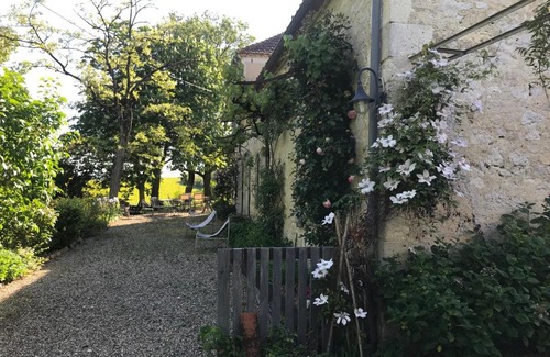 Sempesserre House | Discover Les Lebes: Pet-Friendly Retreat with Pool Access