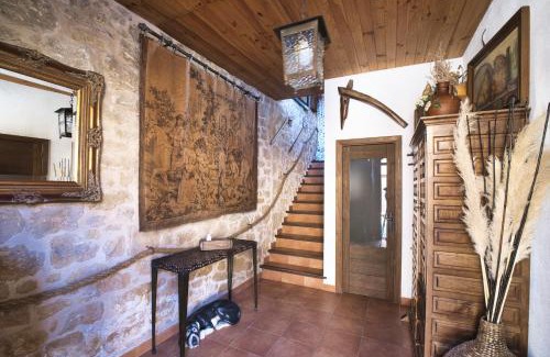 Arnes House | Cozy LES LLÚDRIGUES: Pet-Friendly Loft with Terrace