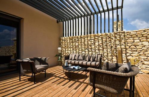 Villeneuve-les-Avignon Villa | Experience Villa Garrigue: A 4-Star Oceanfront Retreat