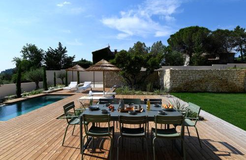 Villeneuve-les-Avignon Villa | Discover Les Loges En Provence Villa 360 with Ocean Views