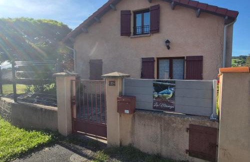 Agnat House | Discover Les Mésanges: Your Ideal Getaway Awaits