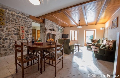 Murol House | Discover Les Mésanges - Family-Friendly Retreat in Murol