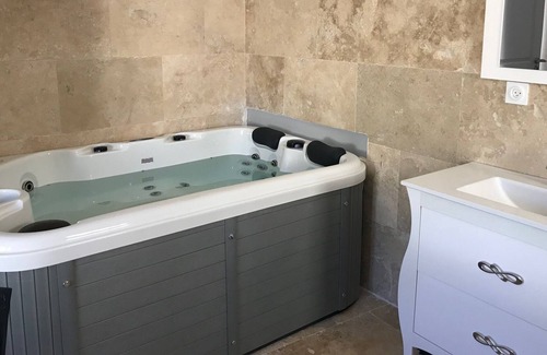 Arpaillargues-et-Aureillac Apartment | Les Mazets & SPA Duzès
