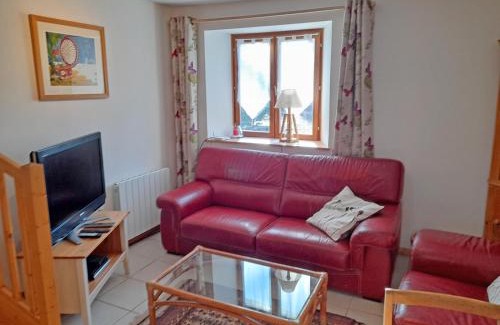 Treverien House | Pet-Friendly Les Maricotais Gîte with Oceanfront Pool