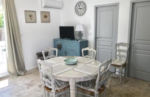 Arpaillargues-et-Aureillac House | Relax at Les Mazets et Spa D'Uzes with Ocean Views