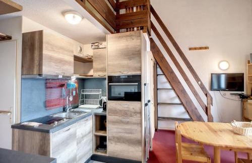 Les Bruyeres Apartment | Les Menuires - 2 pièces + mezzanine 6 pers, ski aux pieds, balcon, Wifi, ascenseur, parking gratuit - FR-1-178-93