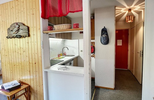 Les Bruyeres Apartment | Cozy Apartment Les Menuires with Spa and Pet Friendly Amenities