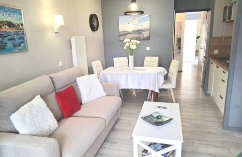 Benodet Apartment | Oceanfront Retreat at Les Mouettes Marines - Scenic Views Await