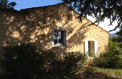 Gargas House | Les Mûriers: Cozy Gite with Pool & Scenic Vineyard Views