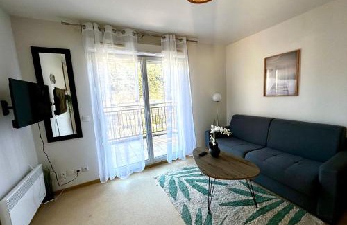 Avene House | Discover A01 Les Naïades: Family-Friendly 2-Bedroom Retreat