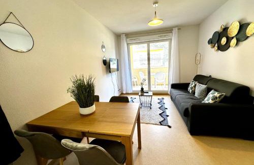 Avene House | Comfortable E20 Les Naïades: Ideal 2-Bedroom Retreat
